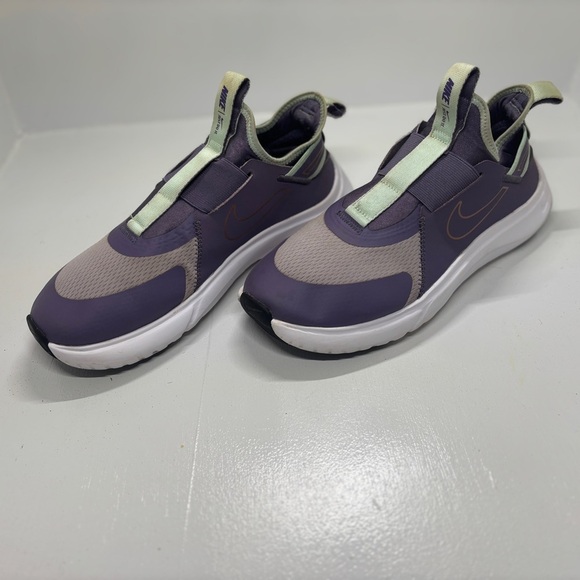 Nike Other - Nike Flex Plus GS sneakers Youth 7 women’s 8.5